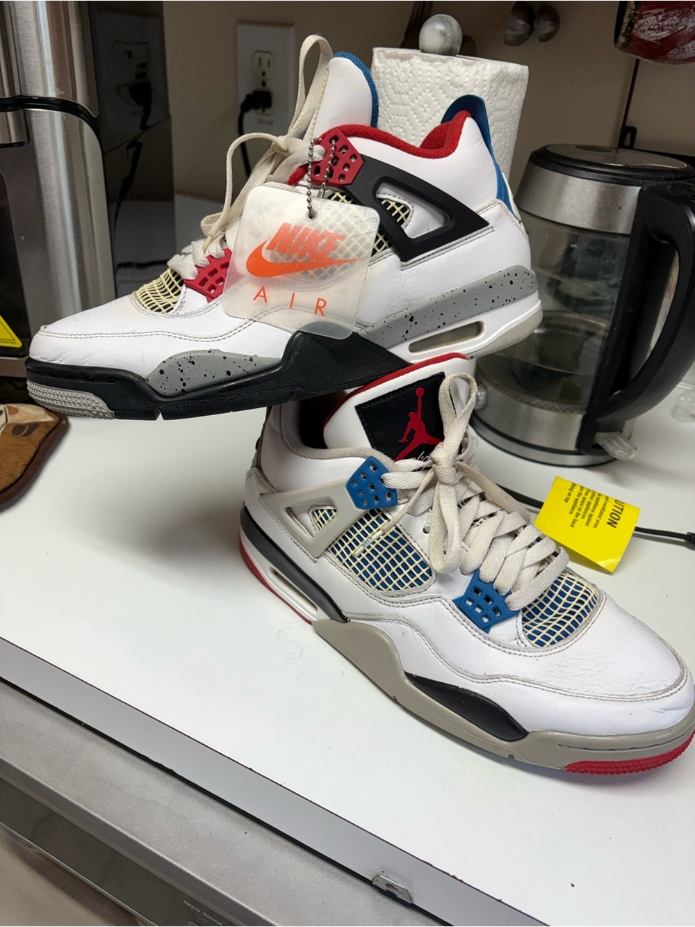 Authentic 100% Nike Air Jordan men’s size 9.5 excellent conditionWhite/Red/Blue